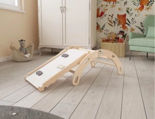 Gimnasio de escalada con tobogán para niños