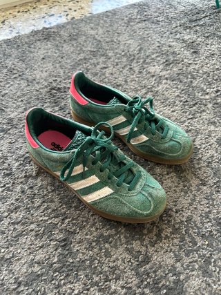 Zapatillas Adidas Gazelle mujer verde y rosa