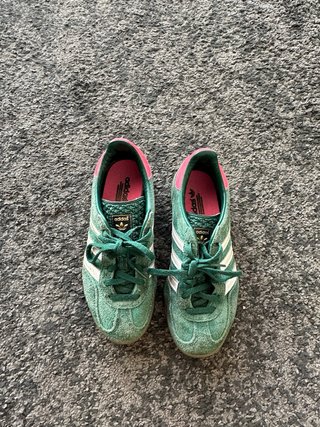 Zapatillas Adidas Gazelle mujer verde y rosa