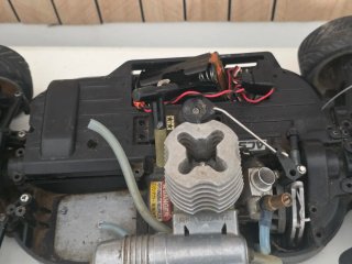 Tamiya TGS 1/10 Nitro 4x4 BMW + FlySky
