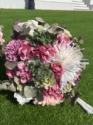 2 Bolas colgantes de Flores de tela con Macramé