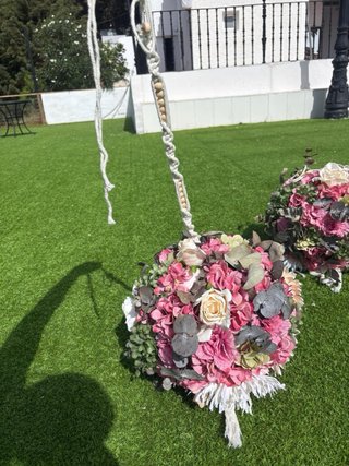 2 Bolas colgantes de Flores de tela con Macramé