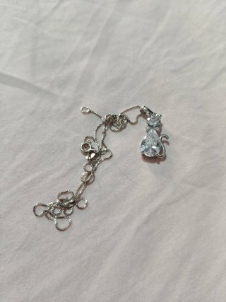 Collana con ciondolo gatto e zircone