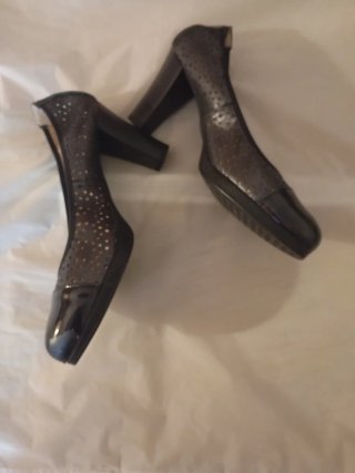 Zapatos salón Pitillos negros y  gris oscuros.