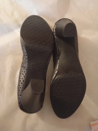 Zapatos salón Pitillos negros y  gris oscuros.