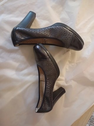 Zapatos salón Pitillos negros y  gris oscuros.