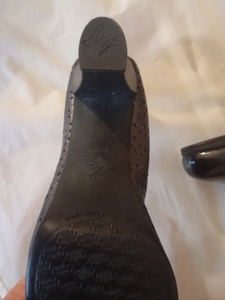 Zapatos salón Pitillos negros y  gris oscuros.