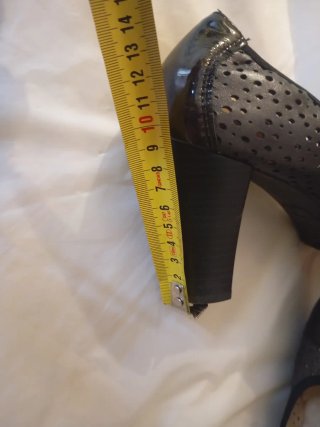Zapatos salón Pitillos negros y  gris oscuros.