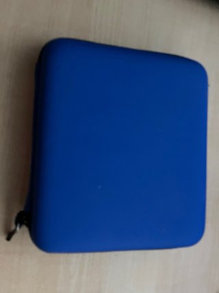 Nintendo 2DS con custodia