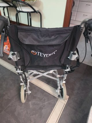 Silla de ruedas estrecha