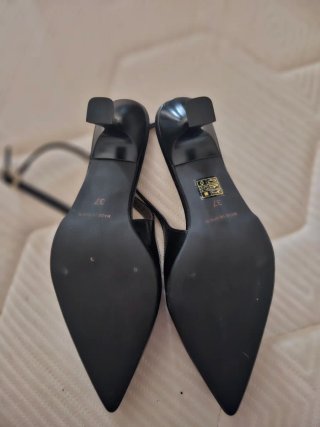 Tacones negros de fiesta