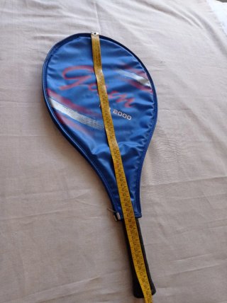 Raqueta de tenis con funda