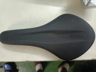 Sillín de bicicleta Fi'zi:k negro SIN ESTRENAR