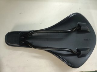 Sillín de bicicleta Fi'zi:k negro SIN ESTRENAR