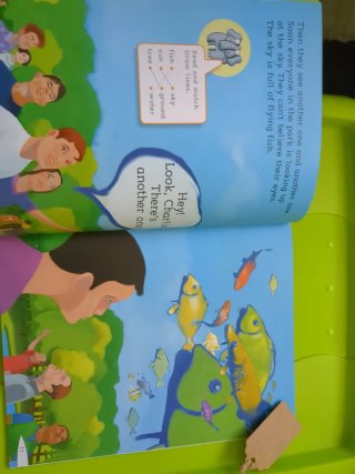 Upside Down + E-zone Helbling Young Readers Cla...