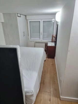 Se alquila habitación