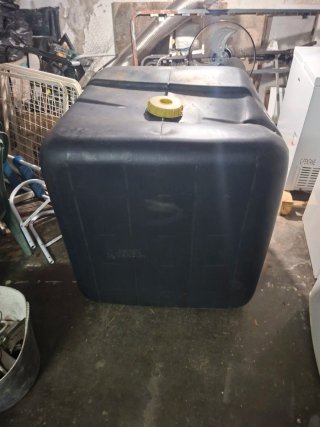 Bidón plástico 1000L con grifo para gasoil