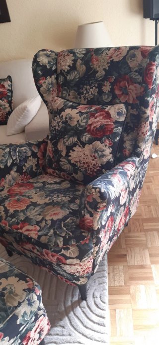 2 Sillones Orejeros Ikea Florales + 1 reposapies