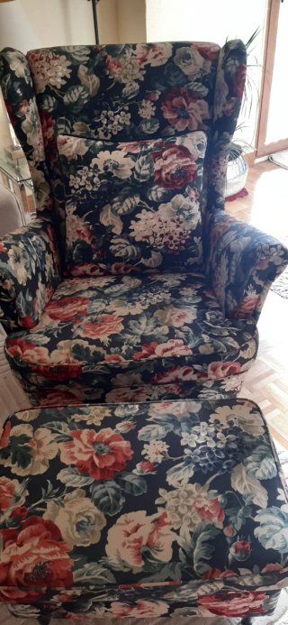 2 Sillones Orejeros Ikea Florales + 1 reposapies