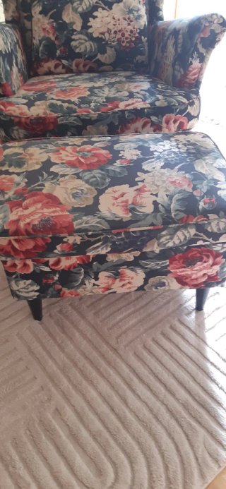 2 Sillones Orejeros Ikea Florales + 1 reposapies