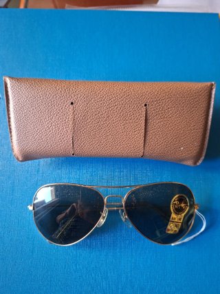 Occhiali da sole Ray-Ban con custodia