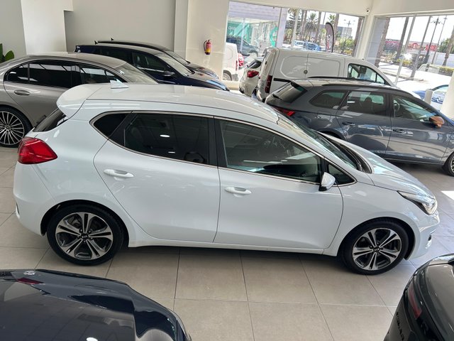 KIA Ceed 1.6 CRDI 136 CV AUTOMÁTICO 2017