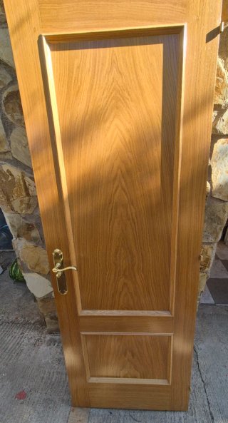 Puerta de madera de roble