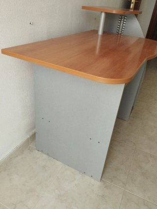 Mesa escritorio madera.