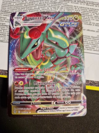 Carta Rayquaza VMAX 111/203 2021