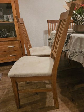 Juego de 6 sillas de madera.