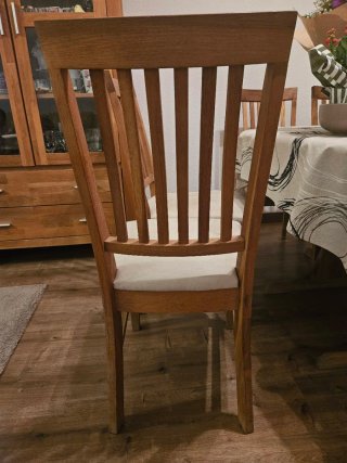 Juego de 6 sillas de madera.