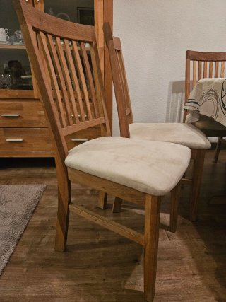 Juego de 6 sillas de madera.