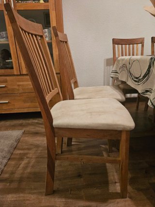 Juego de 6 sillas de madera.