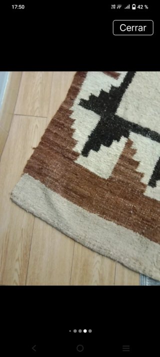 Alfombra de lana beige y marrón