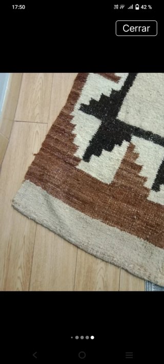 Alfombra de lana beige y marrón