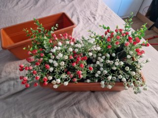 Maceta Marrón con Flores Artificiales