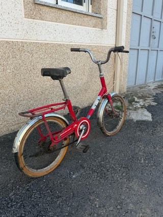 Bicicleta rossa pieghevole BH