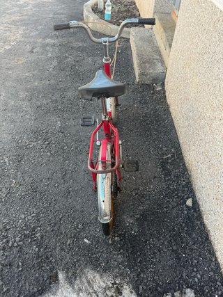 Bicicleta rossa pieghevole BH