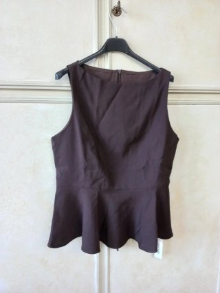 Top elegante marrone