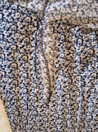 Vestido floral azul y blanco