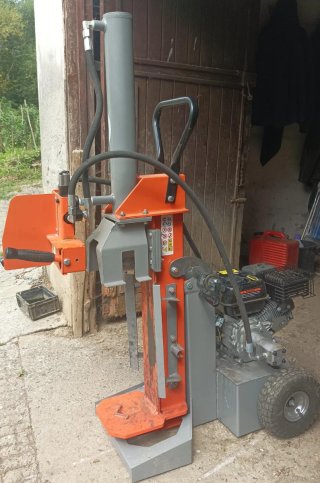 Astilladora de leña motorizada