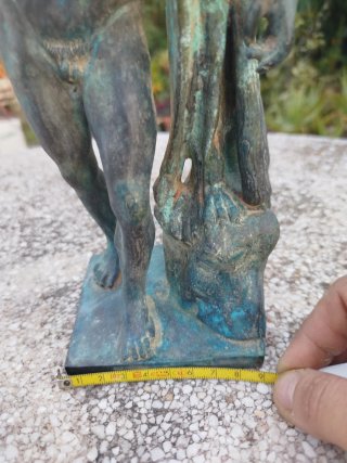 Escultura de bronce antigua