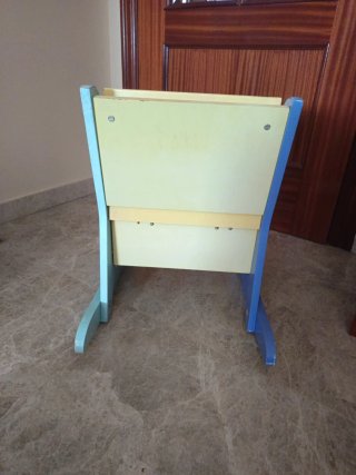 Dolce culla per bambini in legno con disegni