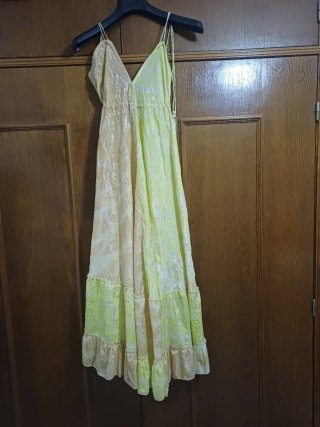 Vestido largo estampado amarillo y naranja