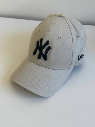 Gorra New Era Yankees 9FORTY Gris