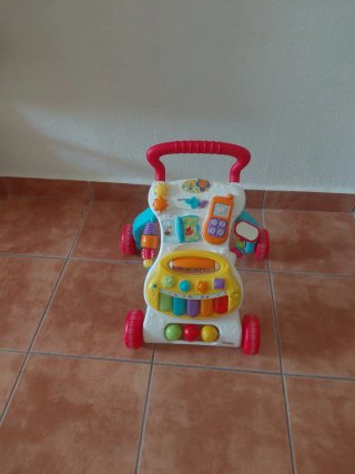 Correpasillos infantil con piano y teléfono