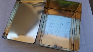 Caja metálica antigua Dextro-cao