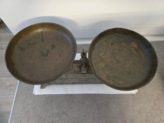 Balanza Antigua de Platos y Pesas (restaurada)