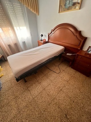 Cama articulada con elevación