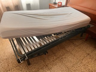 Cama articulada con elevación